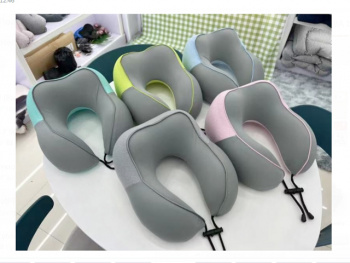 им Подушка арт. PP09-209 На шею двухцветная с эффектом памяти экокожа цвета микс в пак.